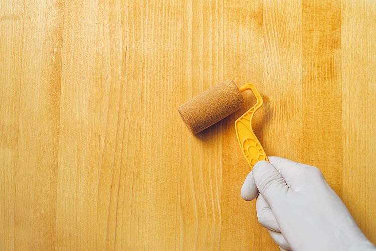 How Many Coats of Polyurethane to Apply? A Quick Polyurethane Tutorial