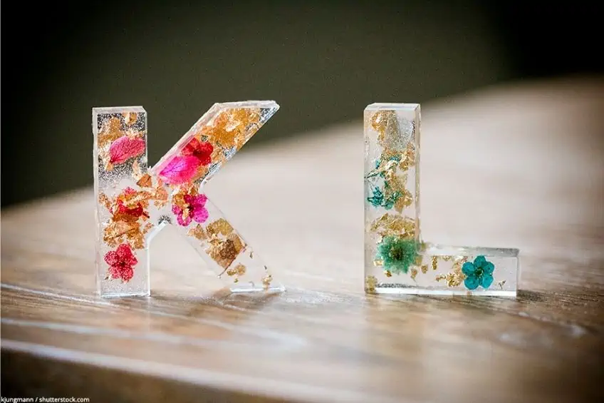 how to preserve flowers in resin